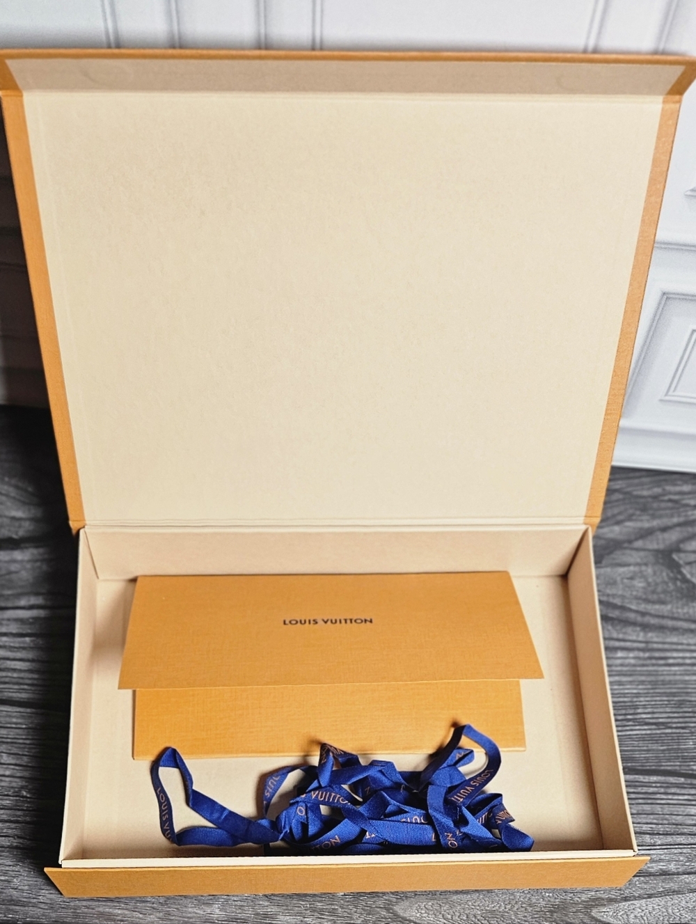 NEW Louis Vuitton Large Magnetic Wallet Gift Box Set Receipt Ribbon Card Holder - Picture 7 of 13
